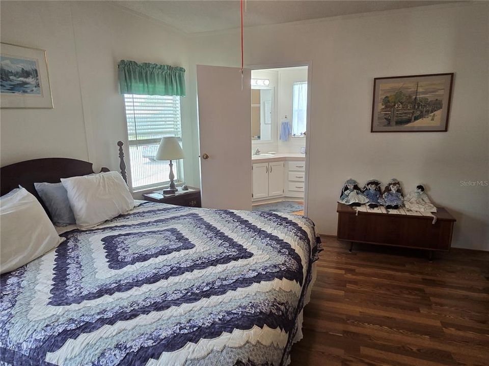 For Sale: $214,000 (2 beds, 2 baths, 1366 Square Feet)