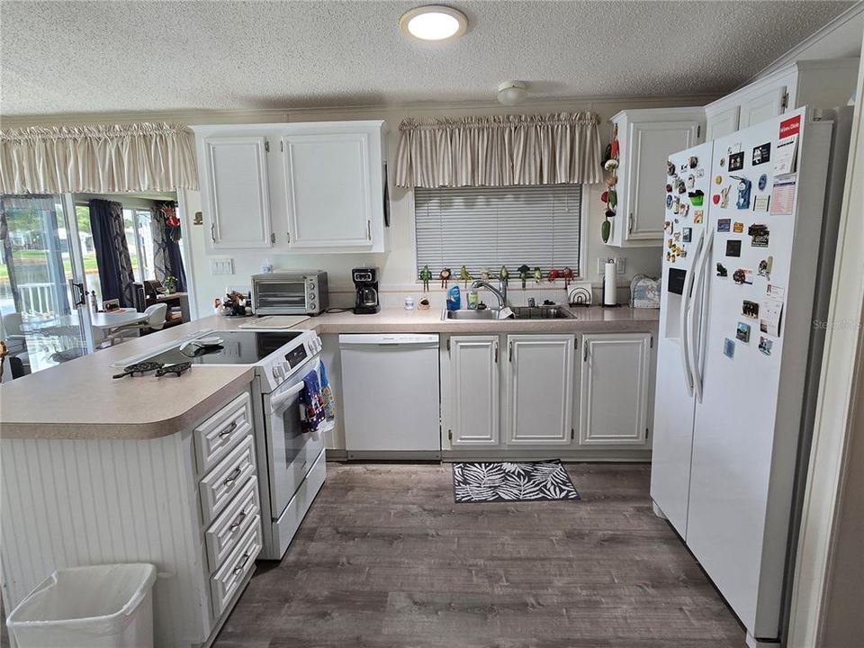 For Sale: $214,000 (2 beds, 2 baths, 1366 Square Feet)