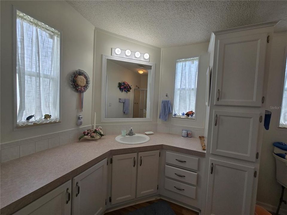 For Sale: $214,000 (2 beds, 2 baths, 1366 Square Feet)