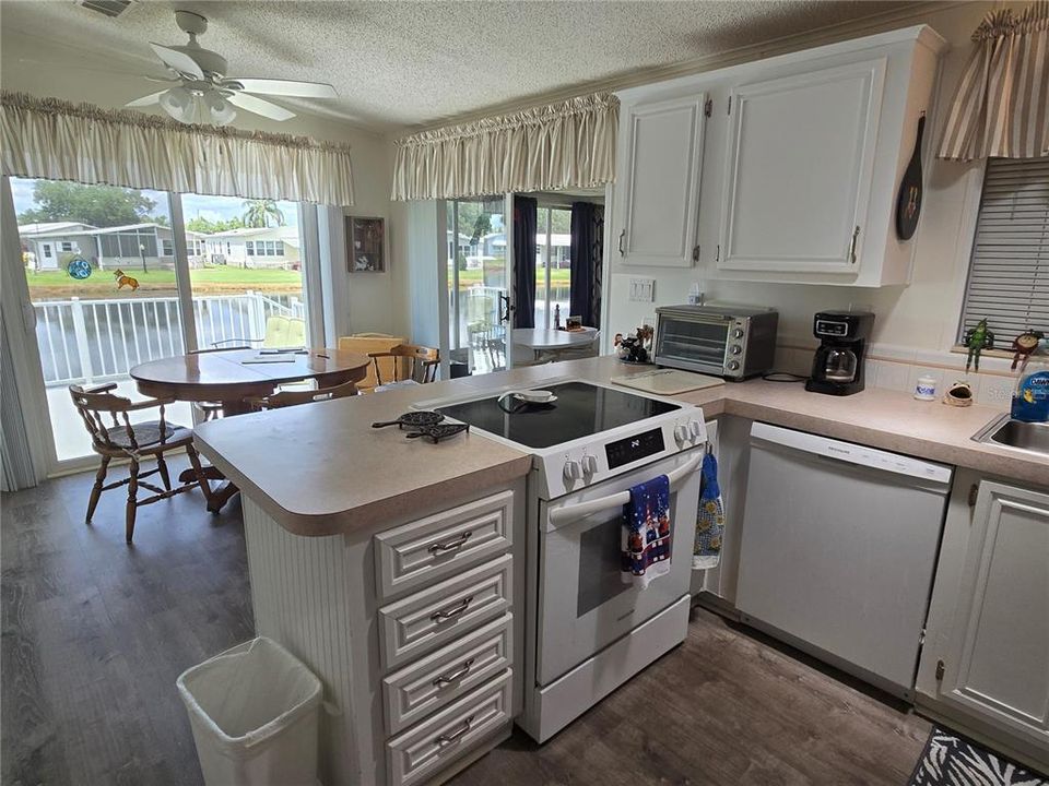 For Sale: $214,000 (2 beds, 2 baths, 1366 Square Feet)