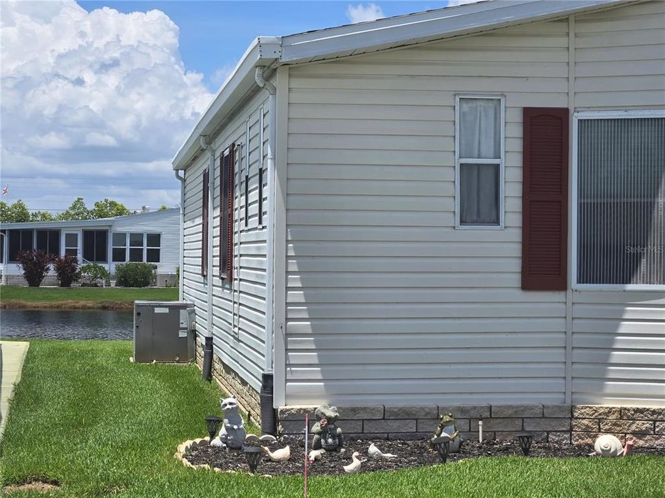 For Sale: $214,000 (2 beds, 2 baths, 1366 Square Feet)