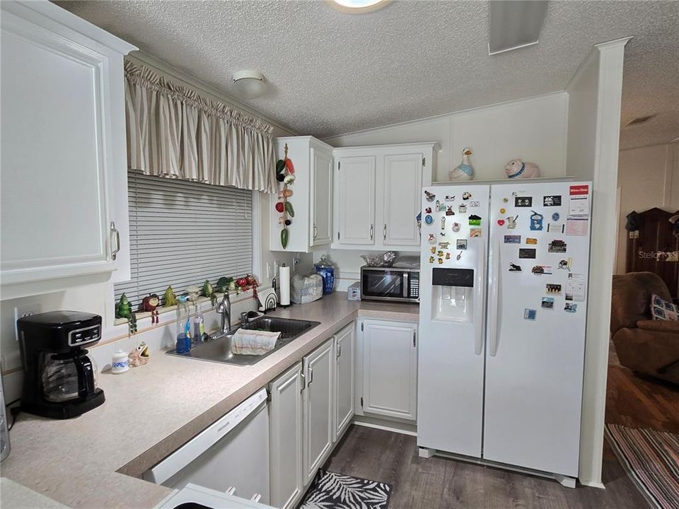 For Sale: $214,000 (2 beds, 2 baths, 1366 Square Feet)