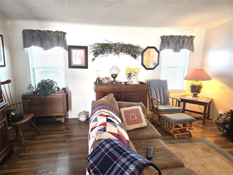 For Sale: $214,000 (2 beds, 2 baths, 1366 Square Feet)