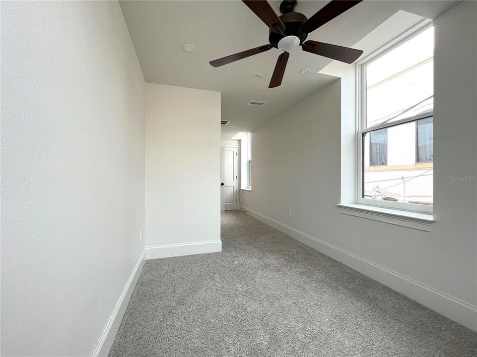 待售: $1,650,000 (6 贝兹, 0 浴室, 8480 平方英尺)