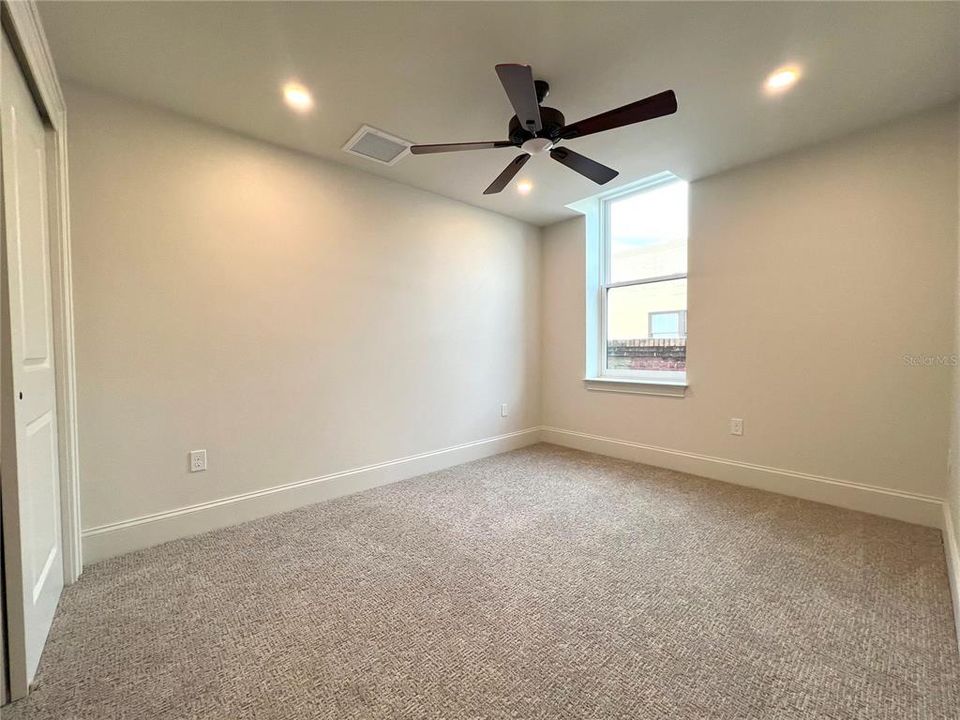 待售: $1,650,000 (6 贝兹, 0 浴室, 8480 平方英尺)