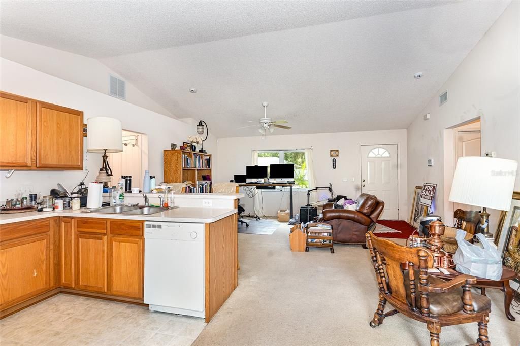 待售: $214,000 (3 贝兹, 2 浴室, 1296 平方英尺)