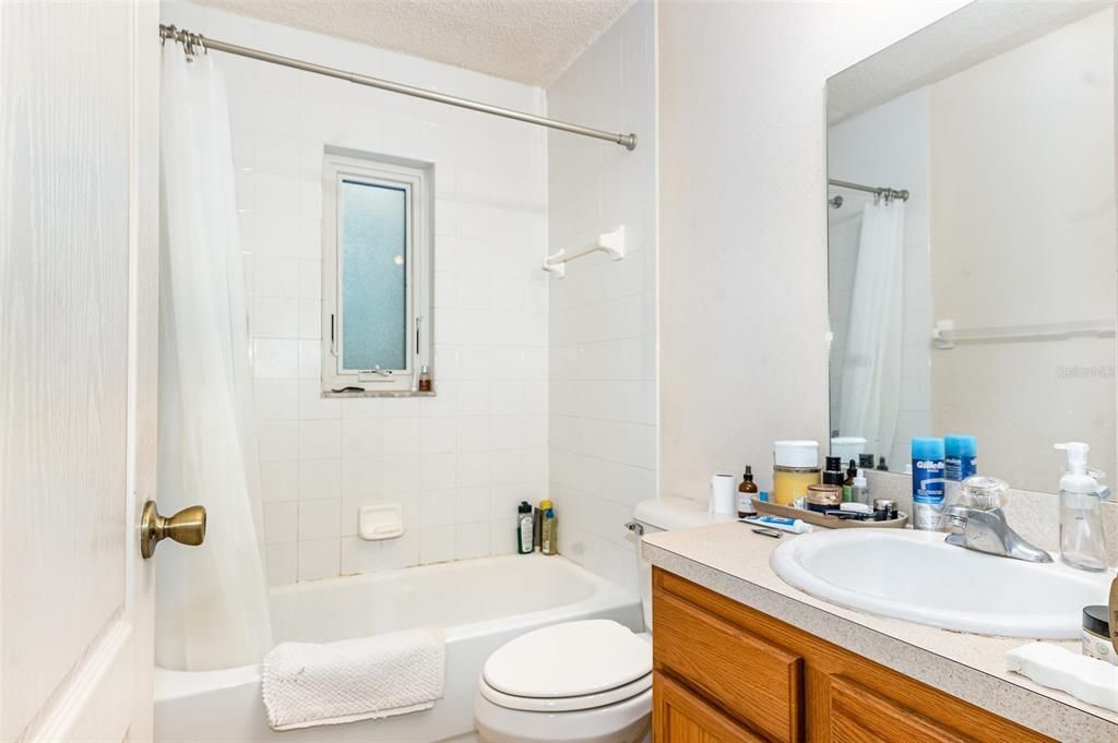 待售: $214,000 (3 贝兹, 2 浴室, 1296 平方英尺)