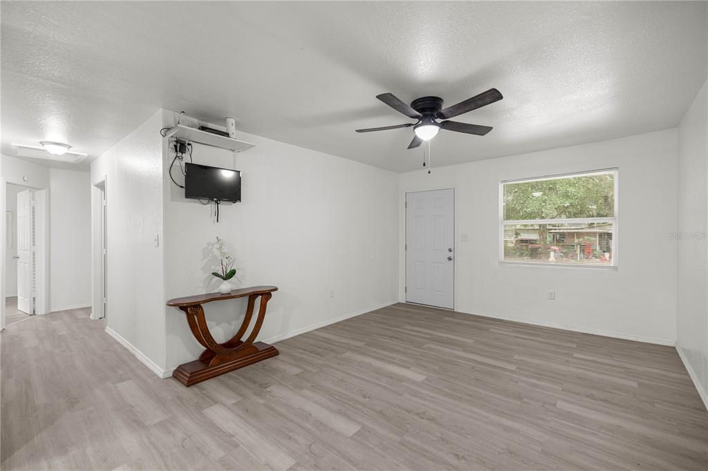 На продажу: $188,300 (3 спален, 1 ванн, 1364 Квадратных фут)