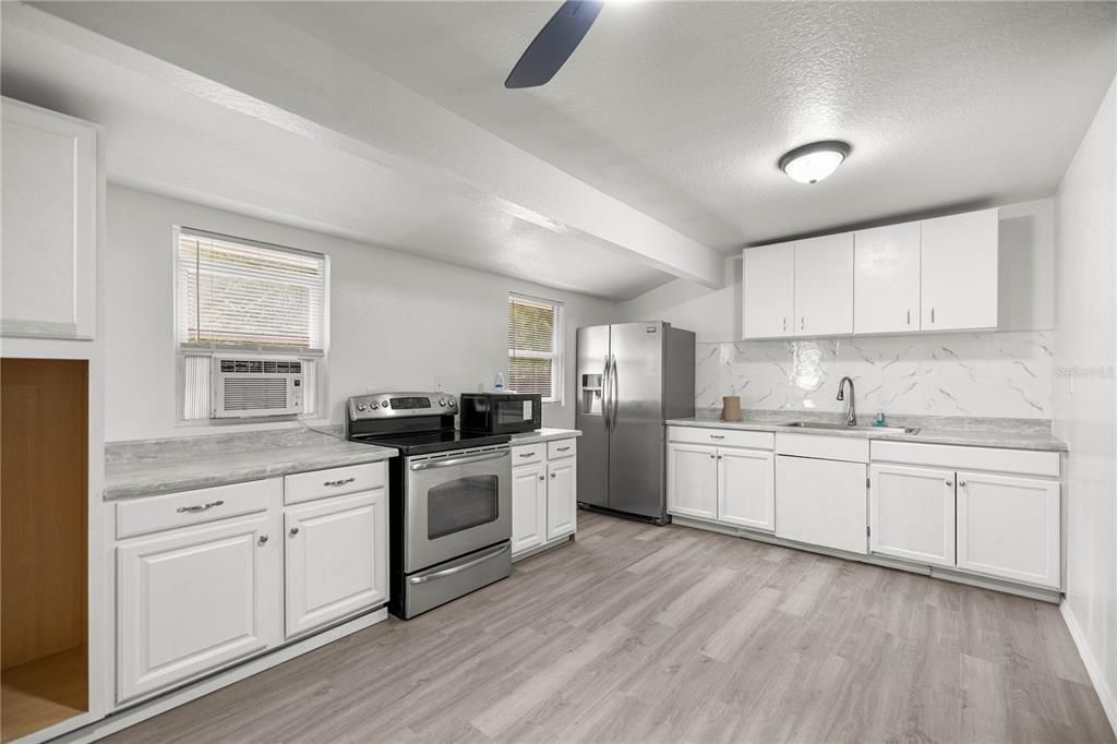 На продажу: $188,300 (3 спален, 1 ванн, 1364 Квадратных фут)