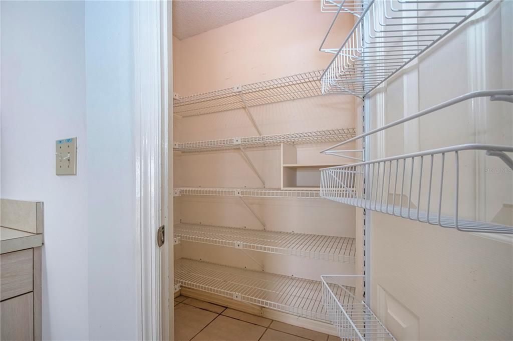 На продажу: $380,000 (3 спален, 2 ванн, 2366 Квадратных фут)