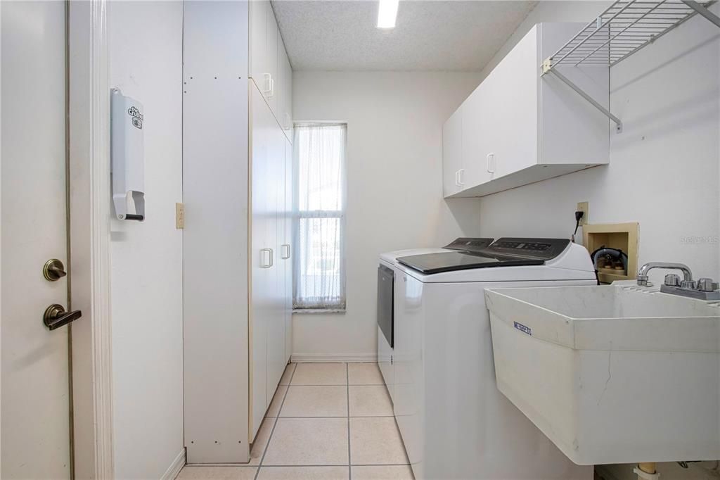 На продажу: $380,000 (3 спален, 2 ванн, 2366 Квадратных фут)