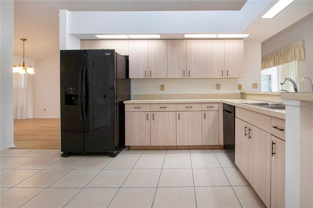 На продажу: $380,000 (3 спален, 2 ванн, 2366 Квадратных фут)