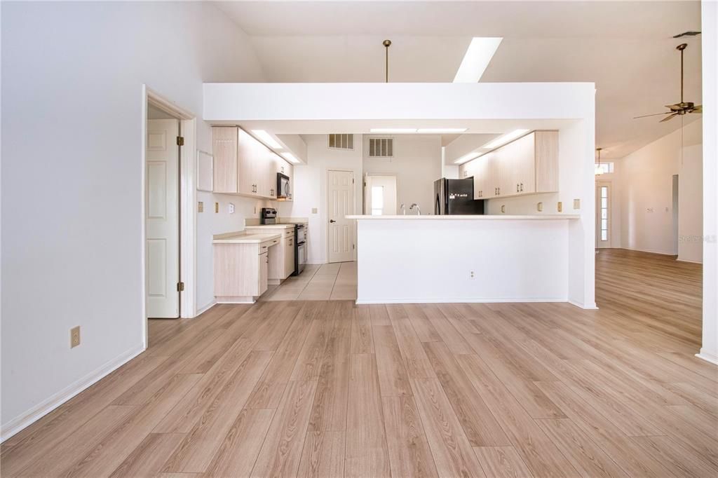 На продажу: $380,000 (3 спален, 2 ванн, 2366 Квадратных фут)