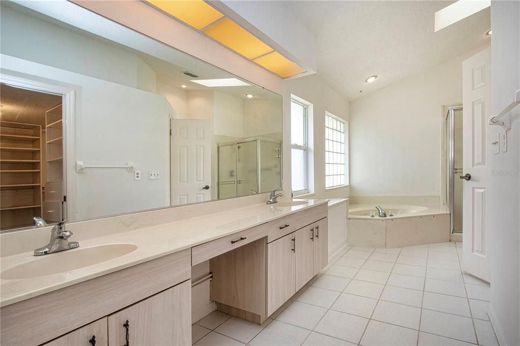 На продажу: $380,000 (3 спален, 2 ванн, 2366 Квадратных фут)