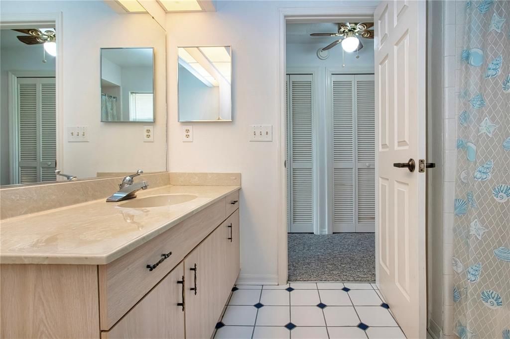 На продажу: $380,000 (3 спален, 2 ванн, 2366 Квадратных фут)