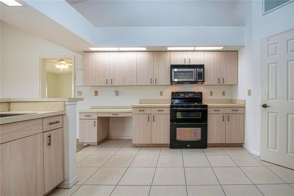 На продажу: $380,000 (3 спален, 2 ванн, 2366 Квадратных фут)