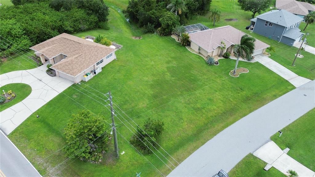 На продажу: $28,000 (0.23 acres)