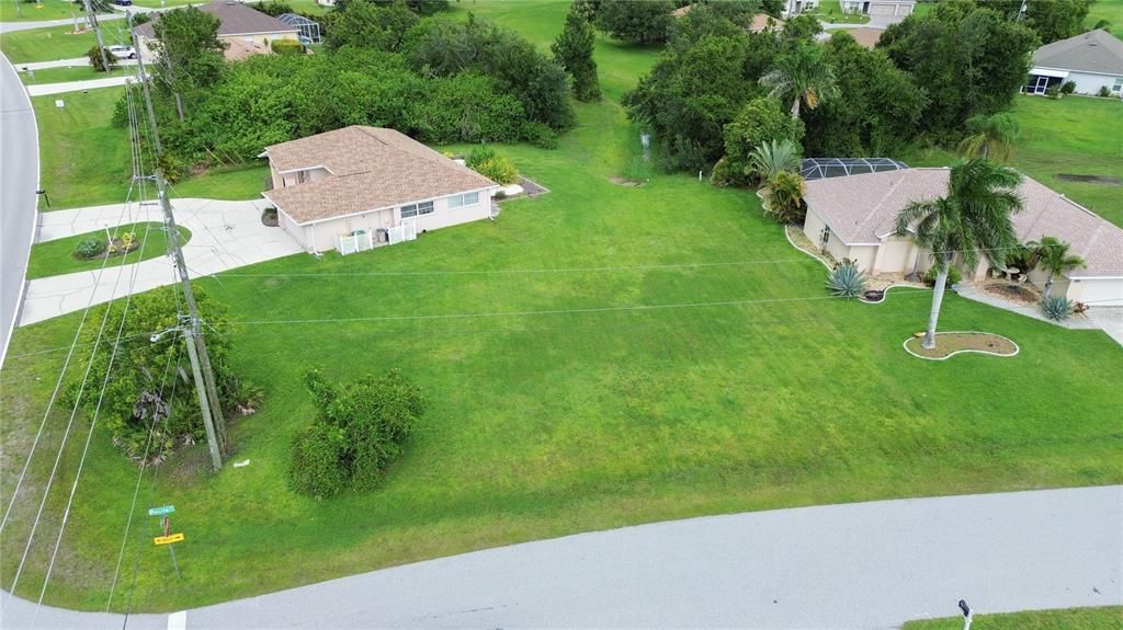 На продажу: $28,000 (0.23 acres)