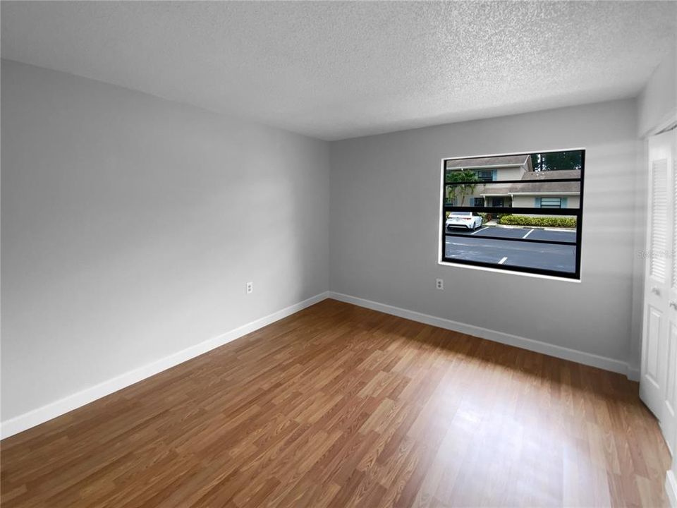 合同活跃: $167,000 (2 贝兹, 2 浴室, 972 平方英尺)