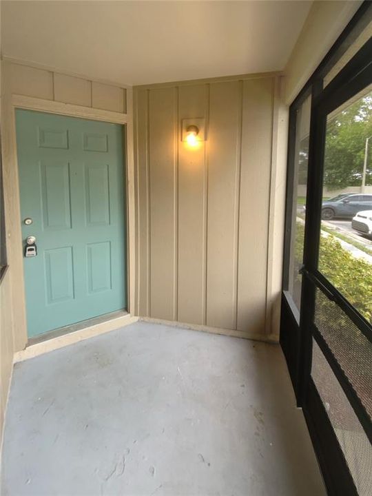 合同活跃: $167,000 (2 贝兹, 2 浴室, 972 平方英尺)