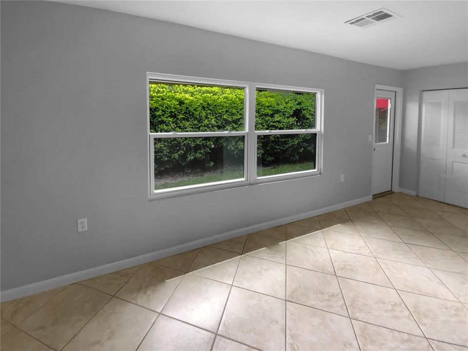 合同活跃: $167,000 (2 贝兹, 2 浴室, 972 平方英尺)