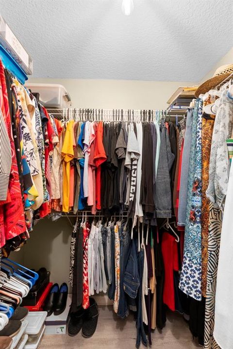 合同活跃: $239,000 (3 贝兹, 2 浴室, 1932 平方英尺)