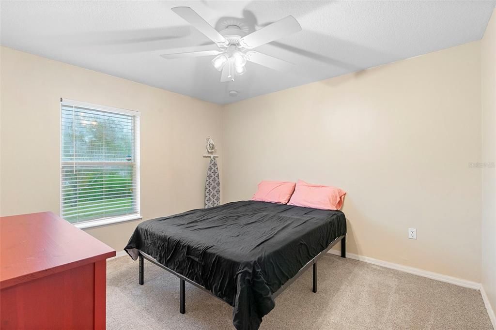 合同活跃: $239,000 (3 贝兹, 2 浴室, 1932 平方英尺)