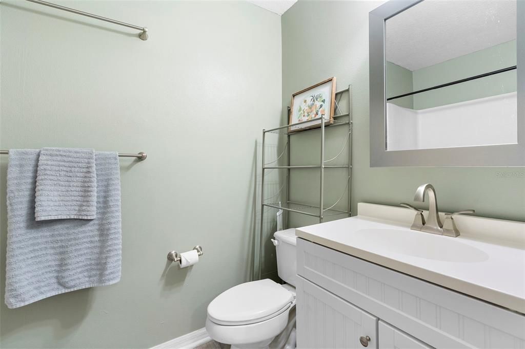 合同活跃: $239,000 (3 贝兹, 2 浴室, 1932 平方英尺)