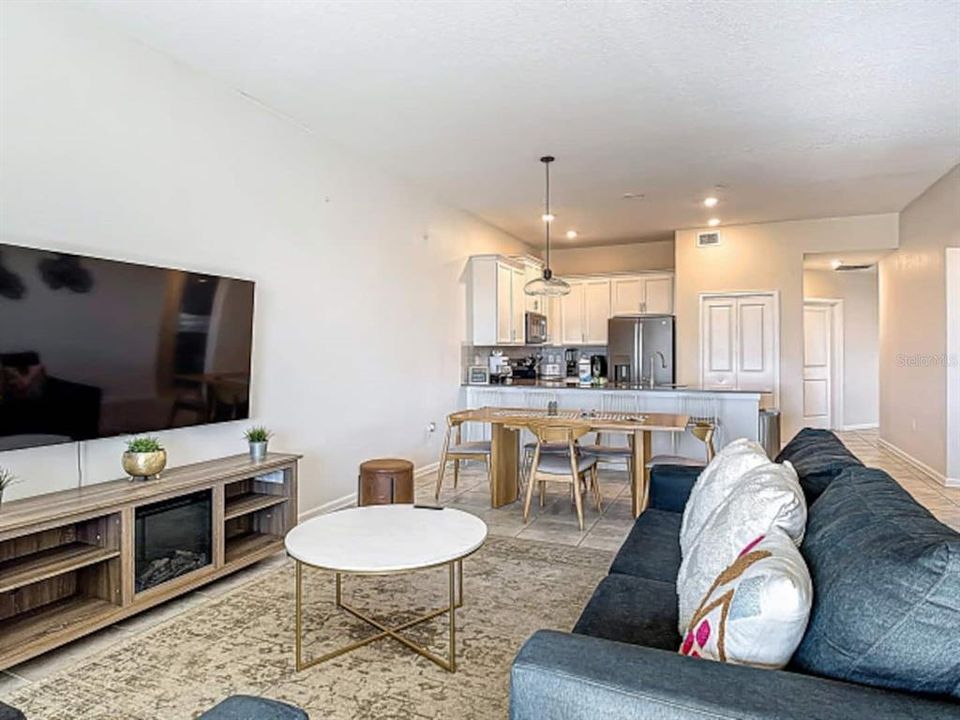 For Sale: $310,000 (3 beds, 2 baths, 1388 Square Feet)