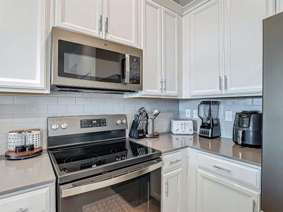 For Sale: $310,000 (3 beds, 2 baths, 1388 Square Feet)