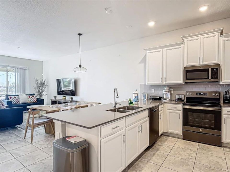 For Sale: $310,000 (3 beds, 2 baths, 1388 Square Feet)