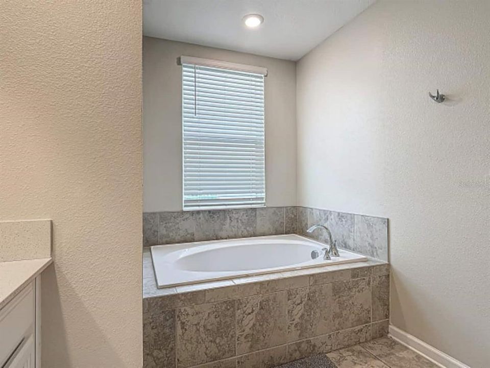 For Sale: $310,000 (3 beds, 2 baths, 1388 Square Feet)