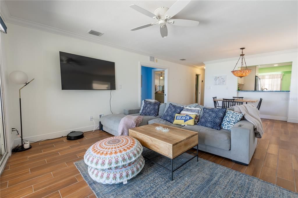 出租: $3,500 (2 贝兹, 2 浴室, 1065 平方英尺)