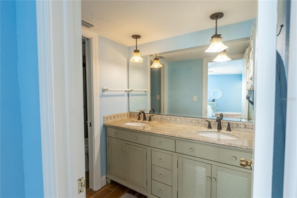 出租: $3,500 (2 贝兹, 2 浴室, 1065 平方英尺)