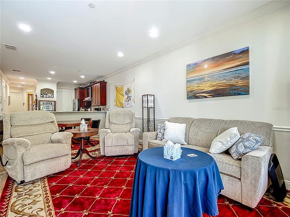 For Sale: $304,000 (3 beds, 2 baths, 1323 Square Feet)