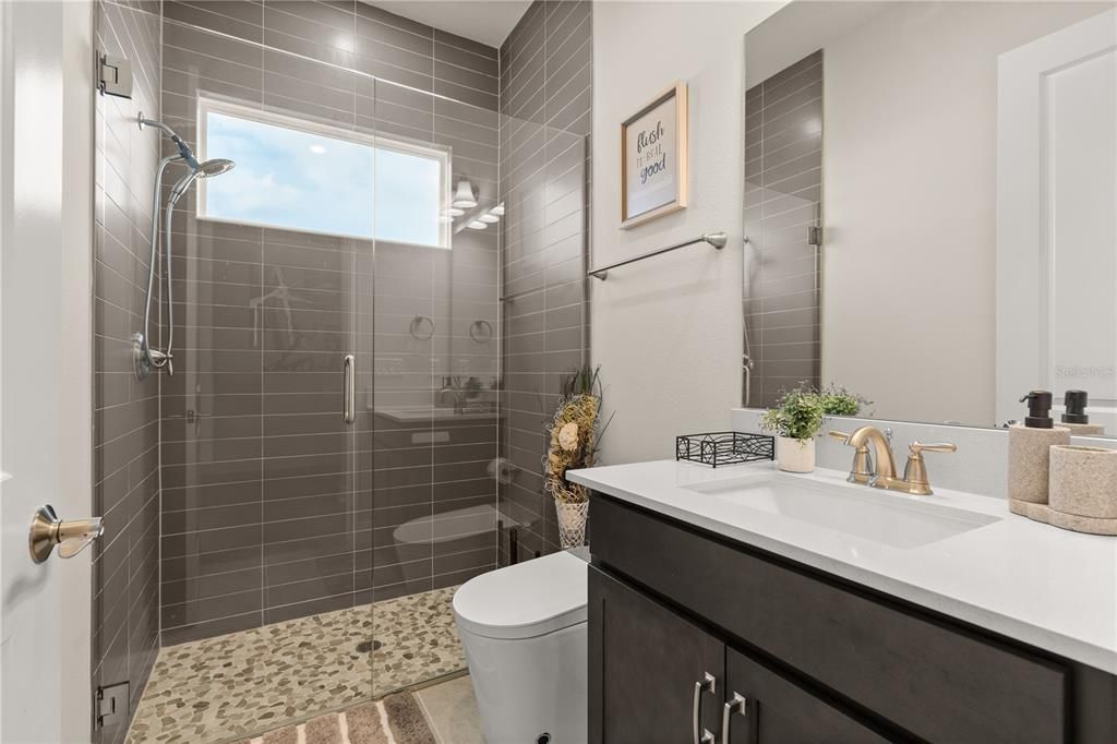 En Venta: $1,125,000 (5 camas, 4 baños, 4693 Pies cuadrados)