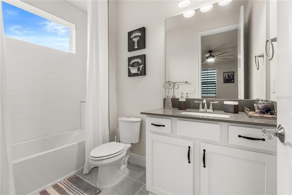 En Venta: $1,125,000 (5 camas, 4 baños, 4693 Pies cuadrados)