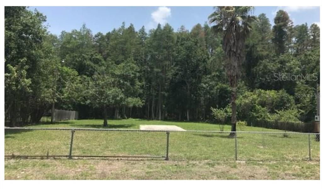 待售: $250,000 (0.74 acres)