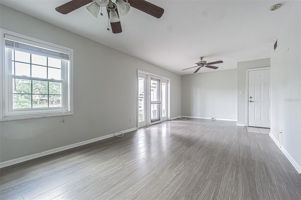 For Sale: $170,000 (1 beds, 1 baths, 668 Square Feet)