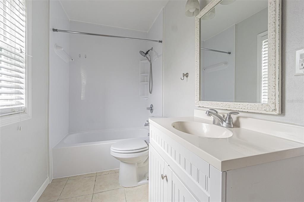 For Sale: $170,000 (1 beds, 1 baths, 668 Square Feet)