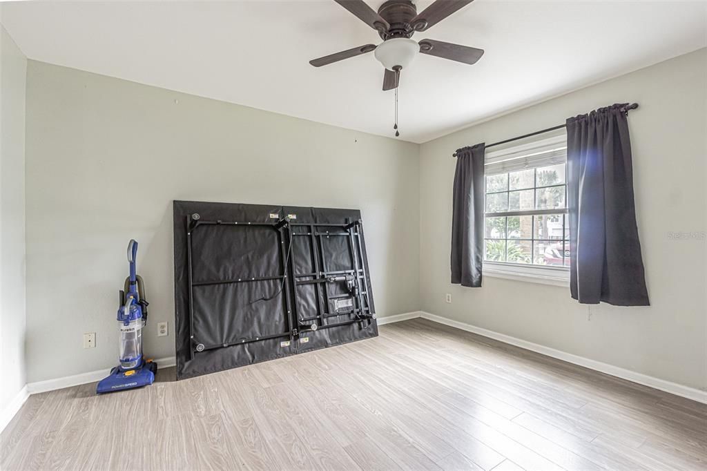 For Sale: $170,000 (1 beds, 1 baths, 668 Square Feet)