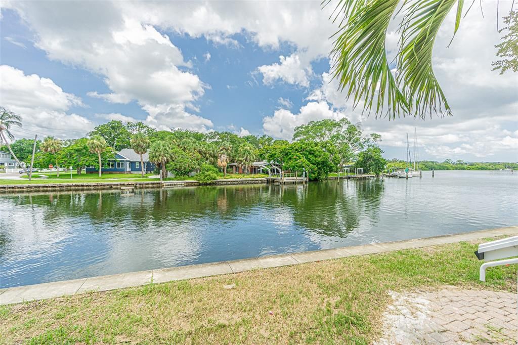 For Sale: $170,000 (1 beds, 1 baths, 668 Square Feet)