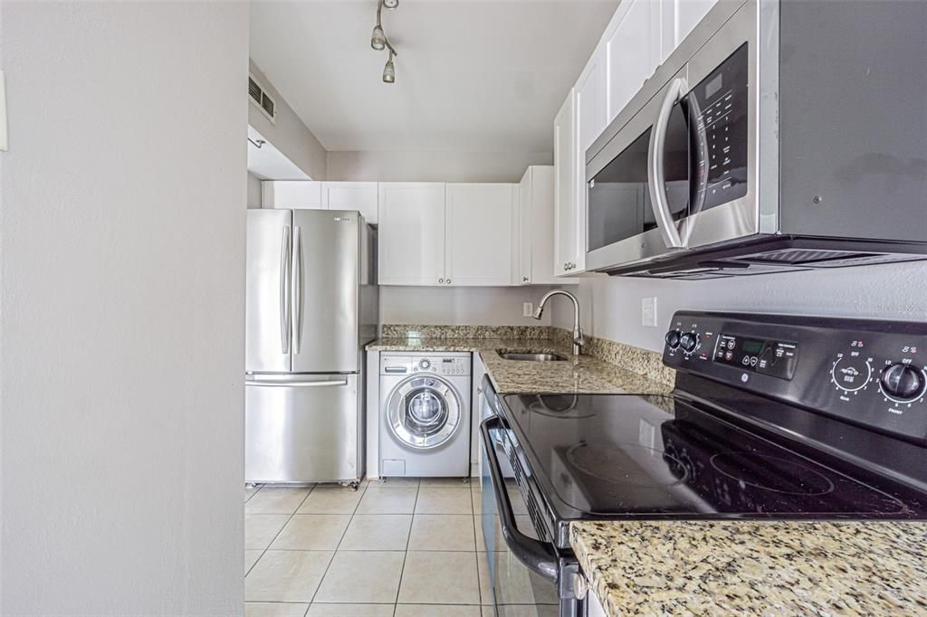 For Sale: $170,000 (1 beds, 1 baths, 668 Square Feet)