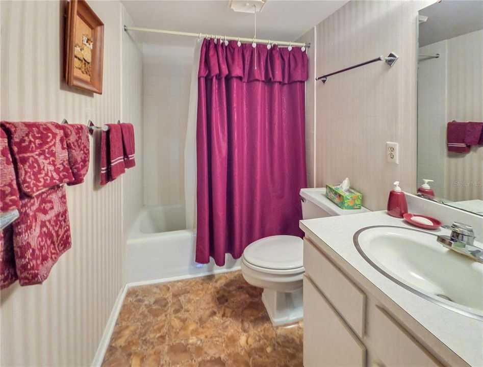 На продажу: $117,000 (2 спален, 2 ванн, 1138 Квадратных фут)