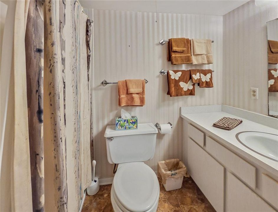 На продажу: $117,000 (2 спален, 2 ванн, 1138 Квадратных фут)