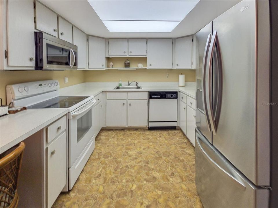 На продажу: $117,000 (2 спален, 2 ванн, 1138 Квадратных фут)