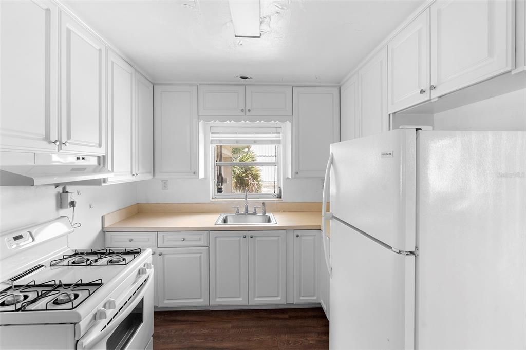 出租: $2,100 (3 贝兹, 2 浴室, 1424 平方英尺)