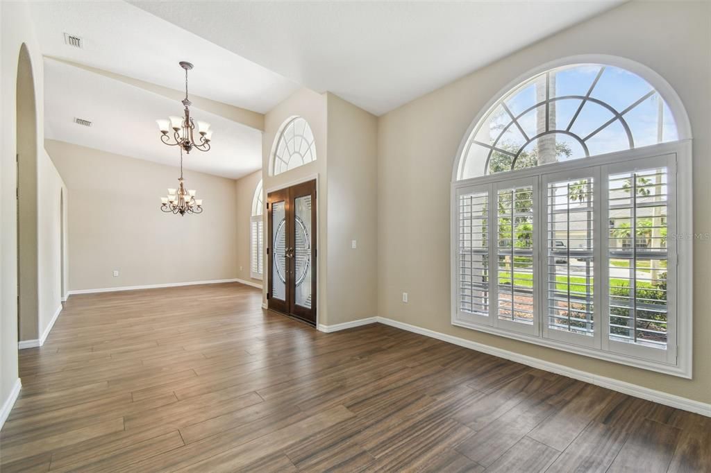 En Venta: $899,900 (4 camas, 3 baños, 3318 Pies cuadrados)