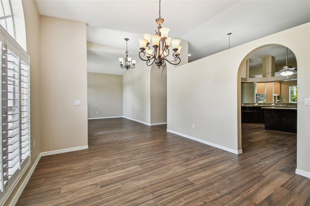 En Venta: $899,900 (4 camas, 3 baños, 3318 Pies cuadrados)