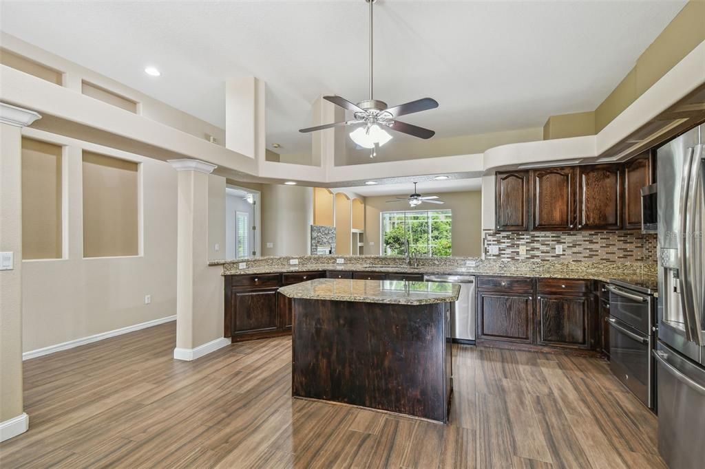 En Venta: $899,900 (4 camas, 3 baños, 3318 Pies cuadrados)